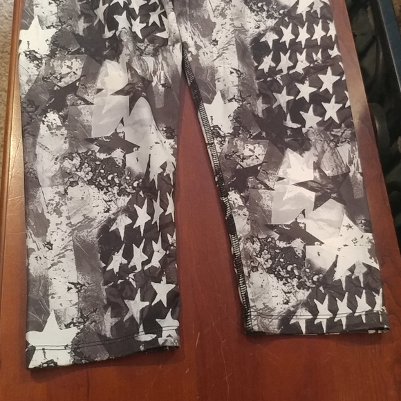 Workout Capris - Picture 4 of 6